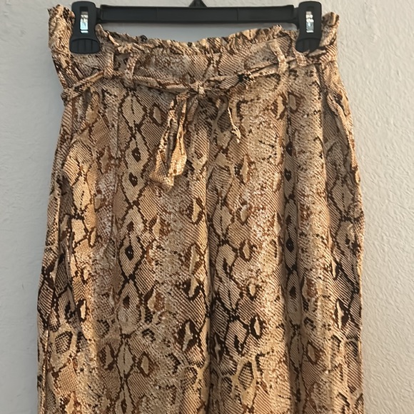 Cropped flowy pants - Picture 2 of 4